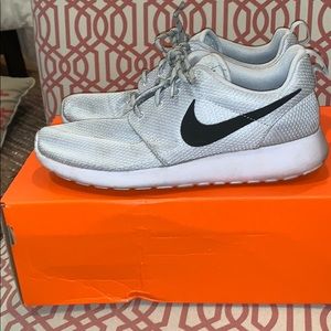 Nike RosheRun - Pure Platinum